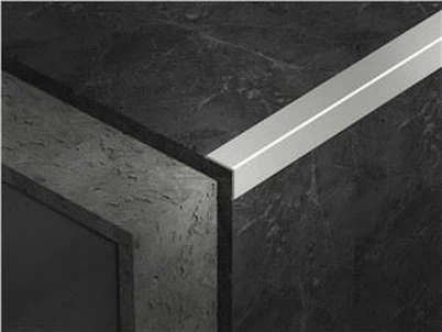 90 grādu ārējā stūra flīžu apdare